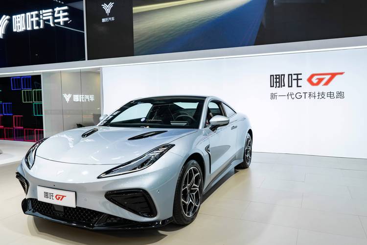 成都青白江区乐畅航企业管理咨询哪吒汽车在智能汽车领域的表现，领途汽车在新能源汽车市场中的影响力